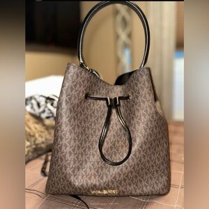 NEW michael kors suri large logo crossbody bag